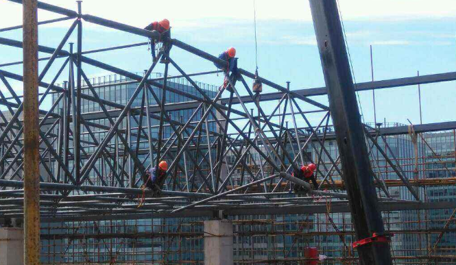 中山论网架装配施工中搭设脚手架应当留神的事故